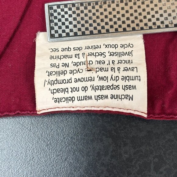 Organic Cotton Placemats – Deep Red with Gold Chevron Border & Artisan Set of 6 - Picture 7 of 9